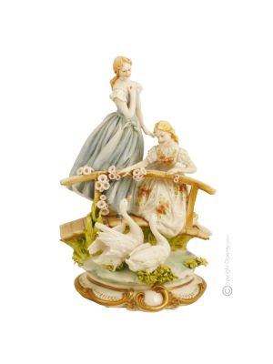 IN THE PARK Statuette statue figure porcelain Capodimonte handmade Made in Italy exclusive