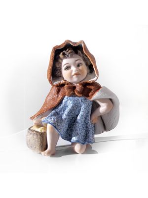 LITTLE RED RIDING HOOD Capodimonte, romantic fairy-tale character, elegance in porcelain.